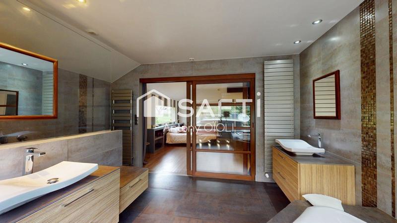 Maison - 367 m² - 16 pièces