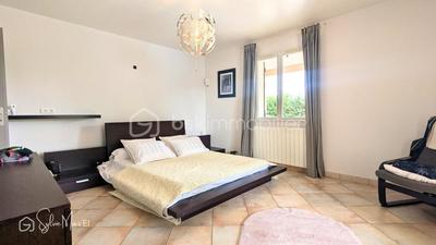 Maison - 220 m² - 8 pièces