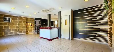 Local commercial - 214 m² - 7 pièces