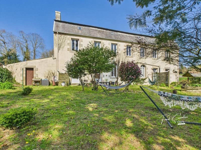 Maison - 257 m² - 10 pièces