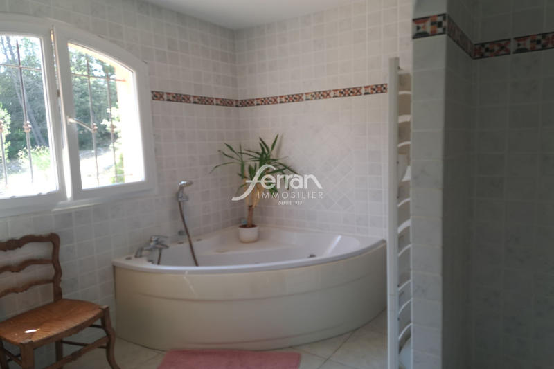 Maison - 220 m² - 7 pièces