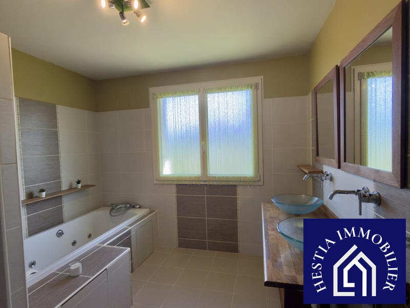 Maison - 205 m² - 9 pièces