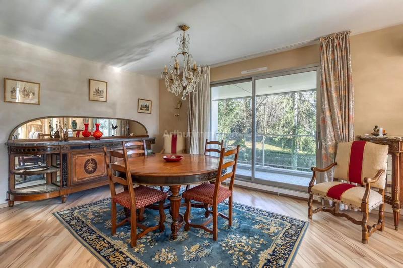 Appartement - 214 m² - 6 pièces