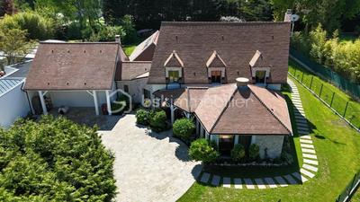 Demeure - 324 m² - 8 pièces