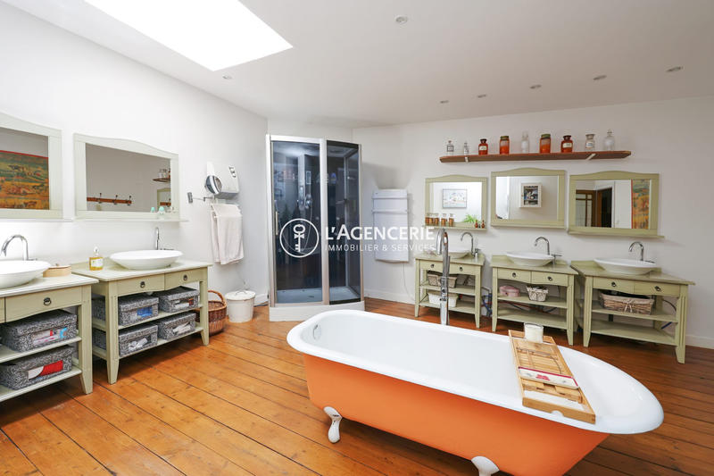 Maison - 286 m² - 6 pièces