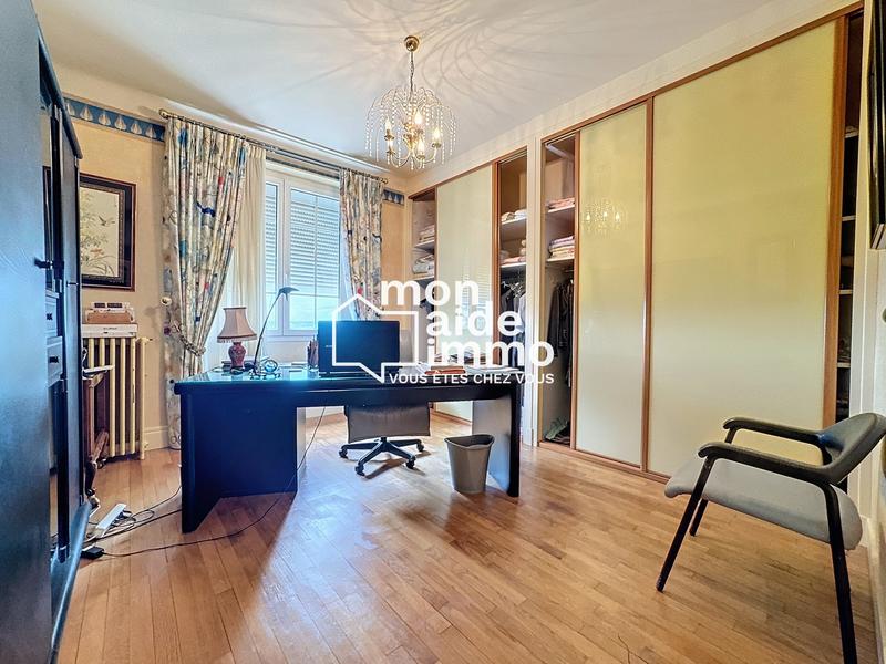 Maison - 300 m² - 15 pièces