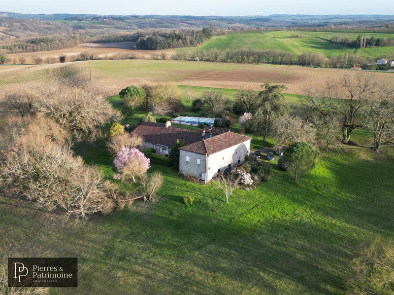 Propriété - 308 m² - 9 pièces