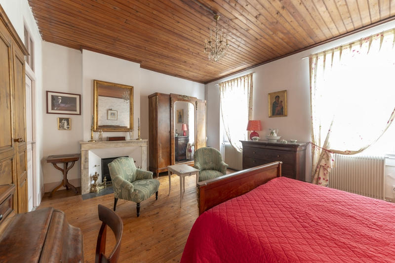 Maison - 225 m² - 7 pièces