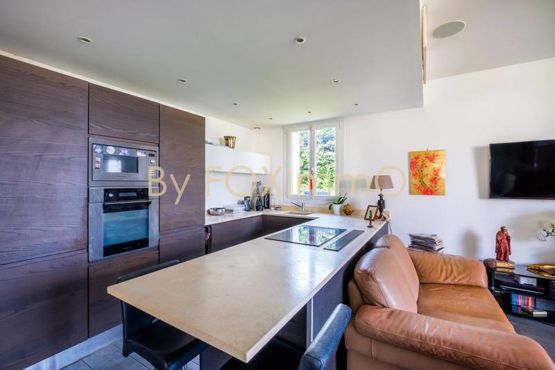 Maison - 230 m² - 8 pièces