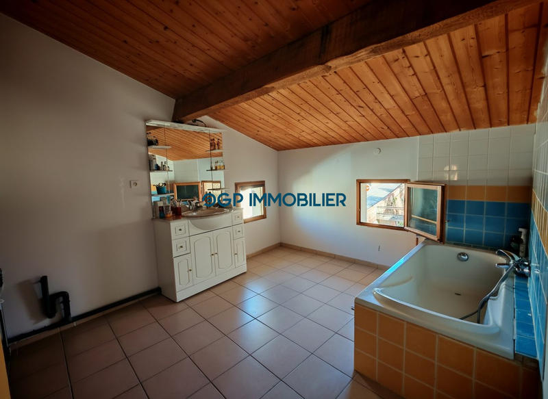 Maison traditionnelle - 212 m² - 8 pièces