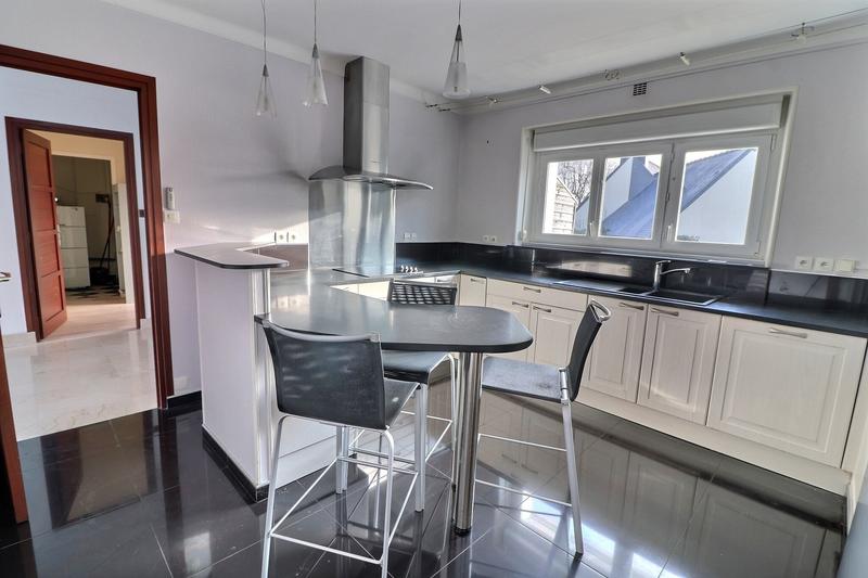 Maison - 220 m² - 8 pièces