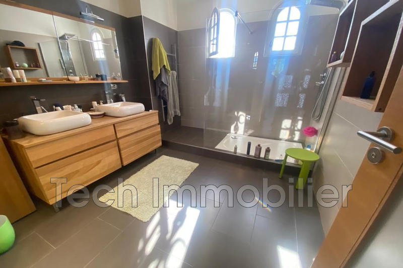 Villa - 306 m² - 8 pièces