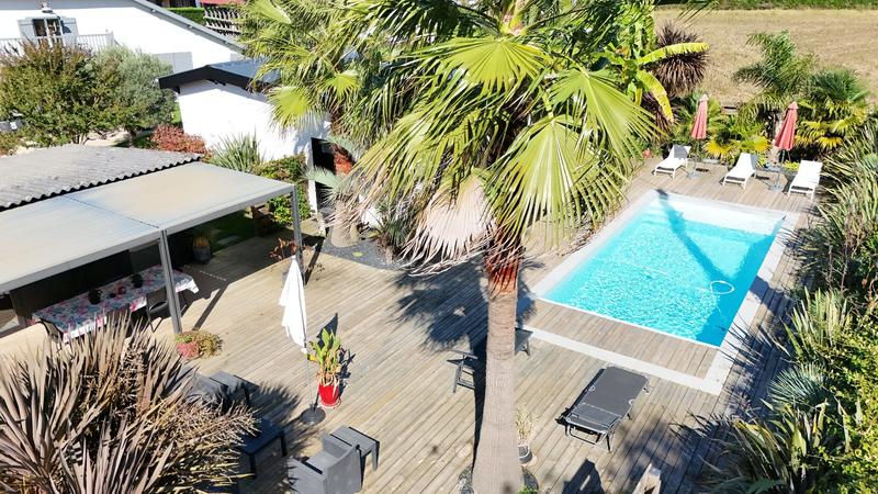 Maison - 312 m² - 9 pièces