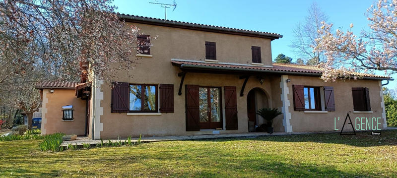 Maison traditionnelle - 287 m² - 9 pièces