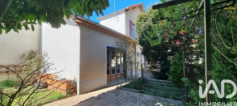 Maison - 111 m² - 8 pièces