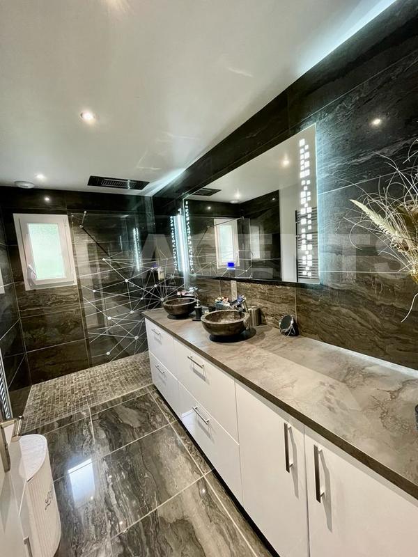 Appartement - 90 m² - 5 pièces