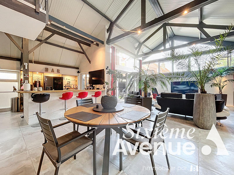 Loft - 216 m² - 5 pièces