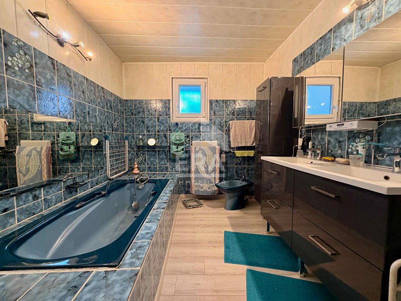 Maison - 240 m² - 10 pièces