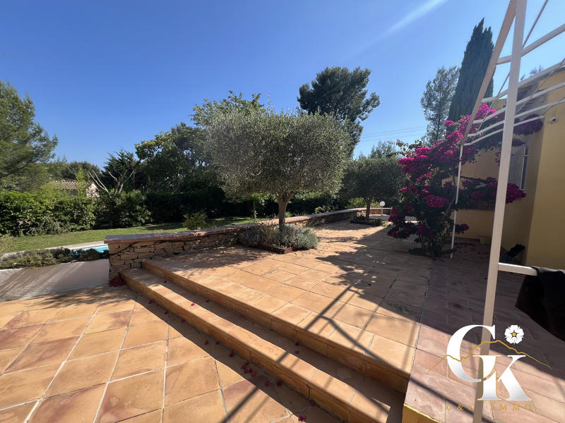 Maison - 250 m² - 7 pièces