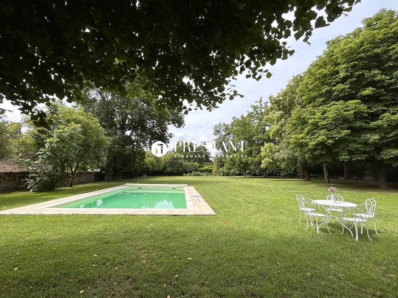 Maison - 411 m² - 11 pièces