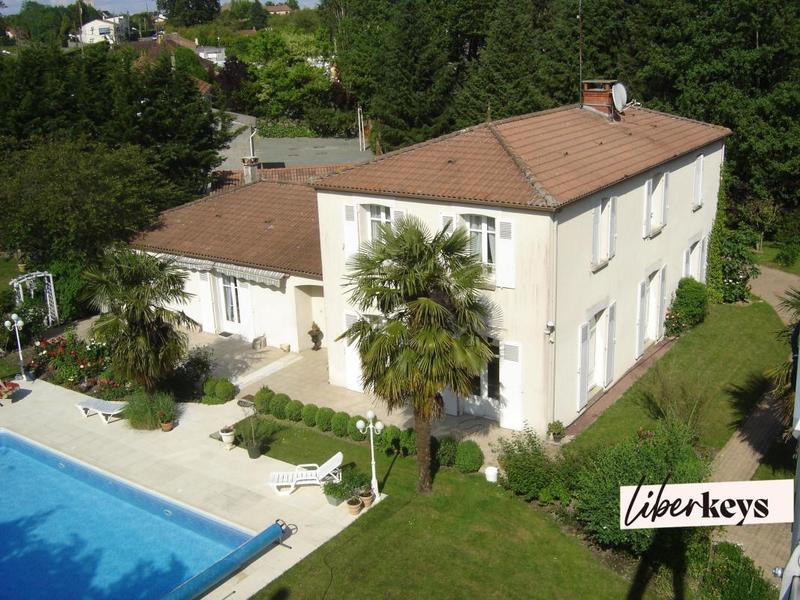 Maison - 227 m² - 8 pièces