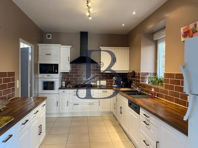 Maison - 223 m² - 8 pièces