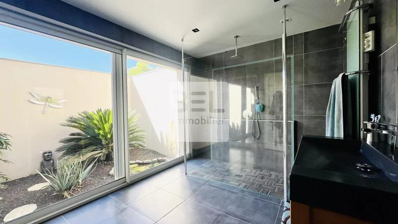 Villa - 258 m² - 8 pièces