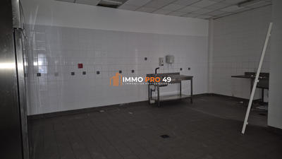 Local commercial - 180 m² - 5 pièces