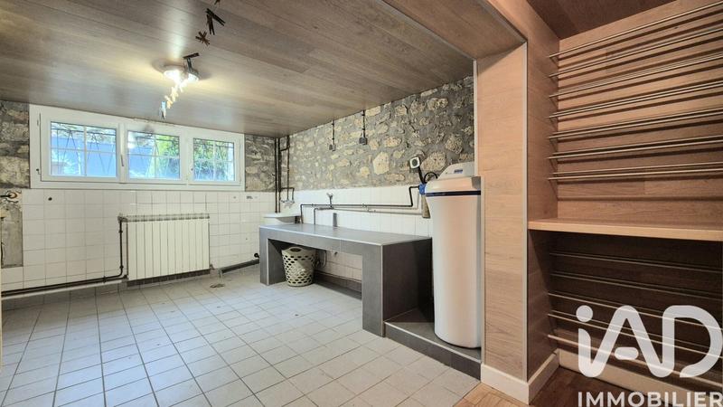 Maison - 230 m² - 7 pièces