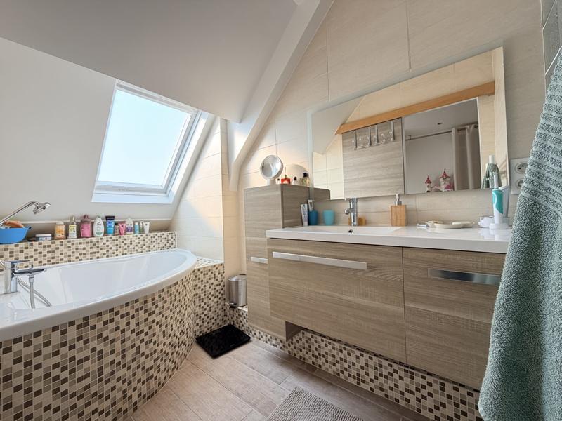 Maison - 97 m² - 5 pièces