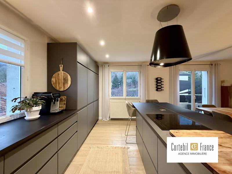 Appartement - 99 m² - 4 pièces