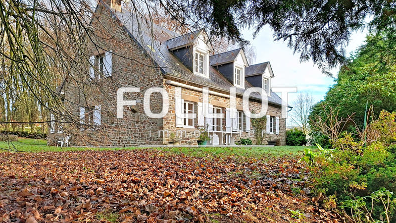 Maison - 235 m² - 10 pièces