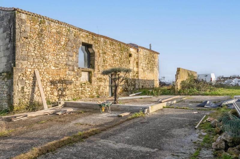 Maison en pierre - 450 m² - 7 pièces