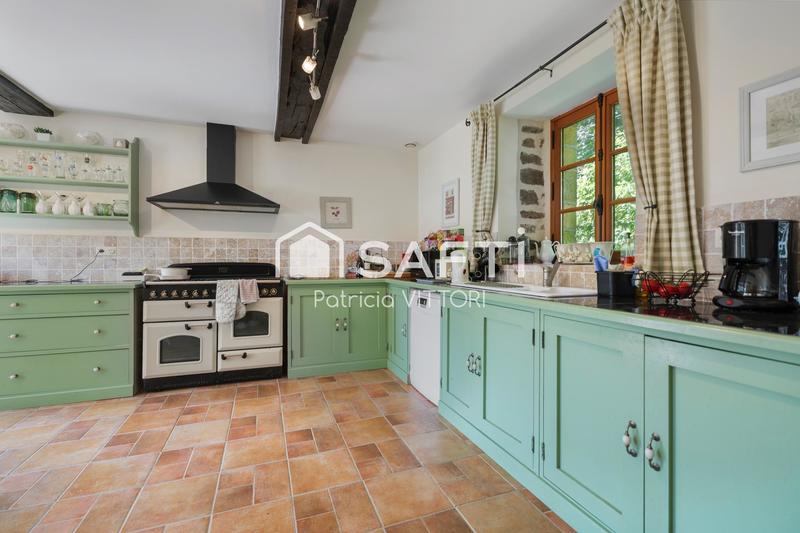 Maison - 222 m² - 8 pièces