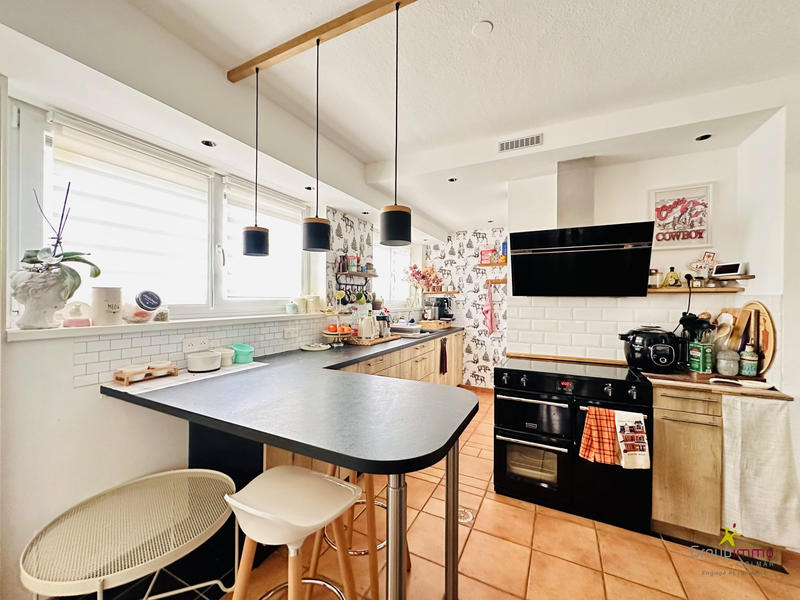 Maison - 198 m² - 7 pièces