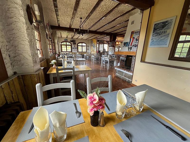 Appartement - 1 800 m² - 25 pièces