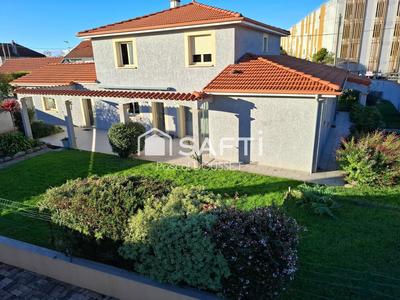 Maison - 160 m² - 6 pièces