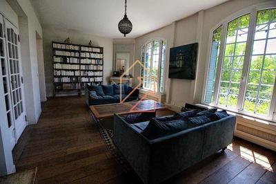 Maison - 230 m² - 6 pièces