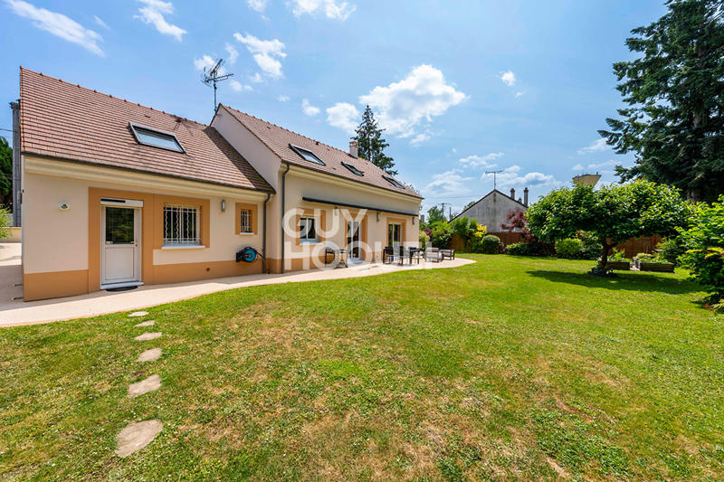 Maison - 238 m² - 8 pièces