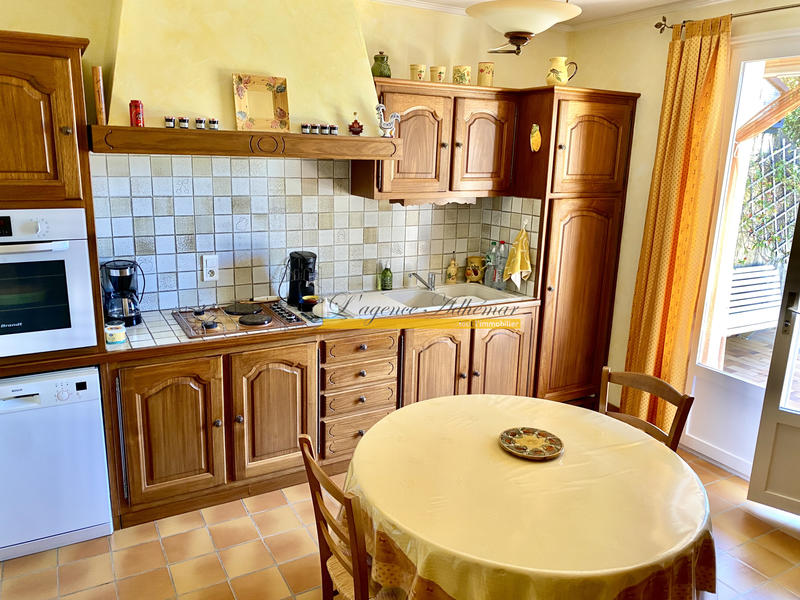 Maison - 285 m² - 9 pièces