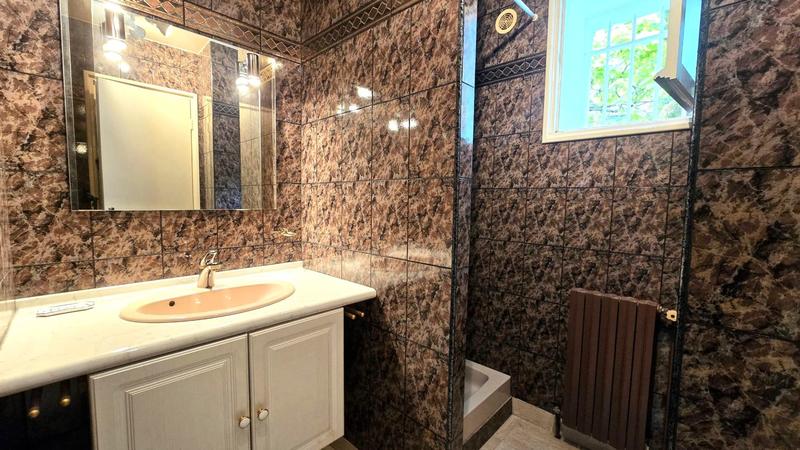 Maison - 384 m² - 11 pièces