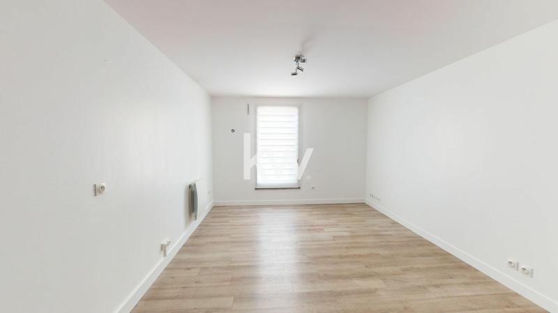 Local commercial - 180 m² - 10 pièces