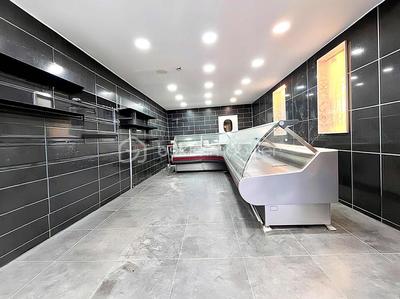 Local commercial - 110 m² - 7 pièces