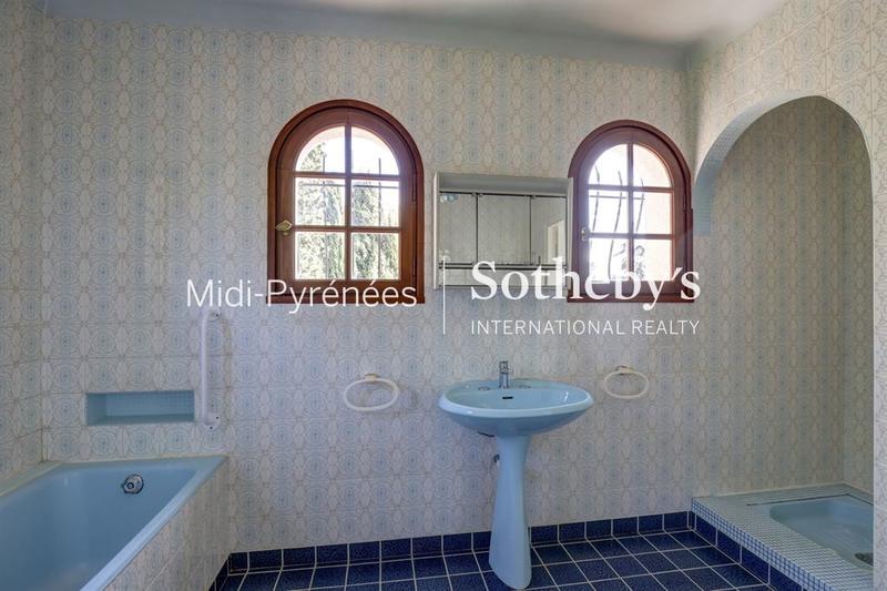 Maison - 242 m² - 6 pièces