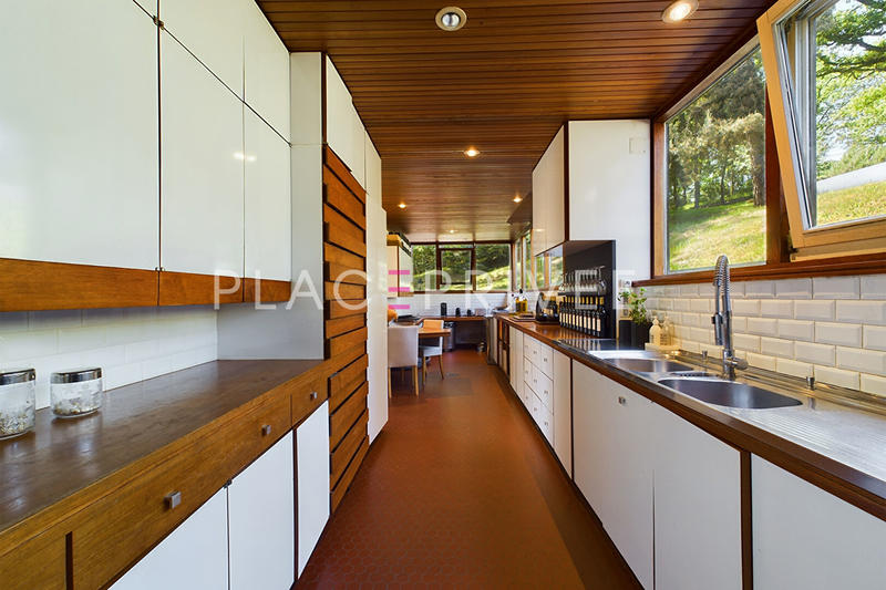 Maison - 400 m² - 12 pièces