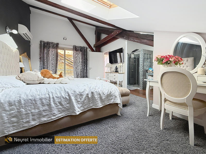 Maison - 270 m² - 8 pièces