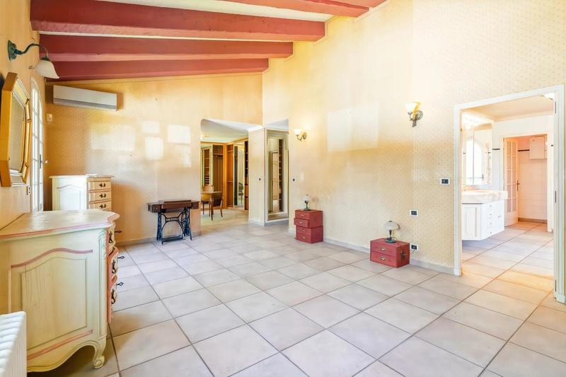 Maison - 500 m² - 8 pièces