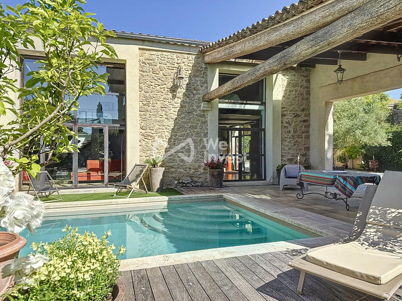 Maison - 220 m² - 8 pièces