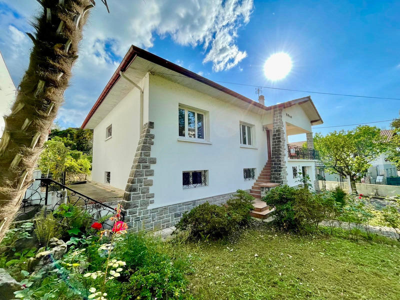 Maison - 201 m² - 8 pièces