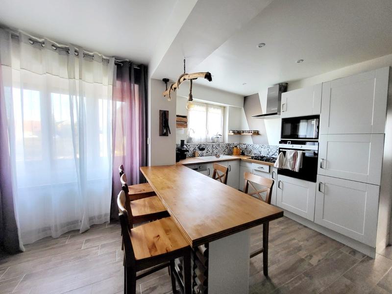 Maison - 186 m² - 8 pièces